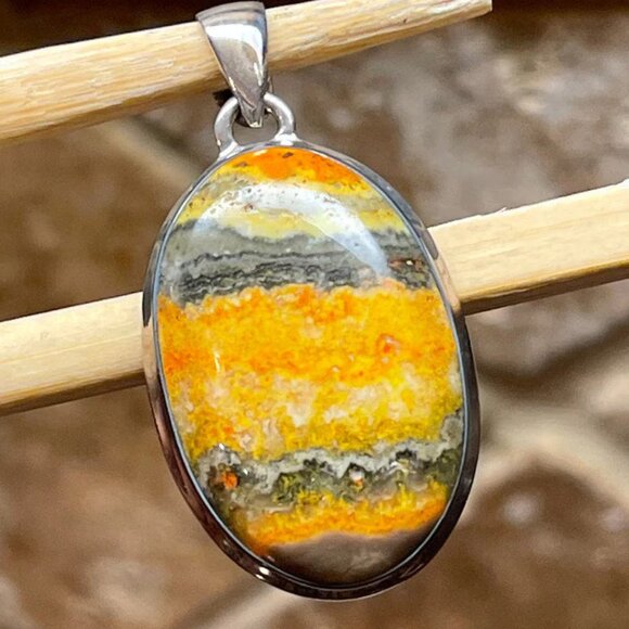 Natural Bumble Bee Pendant 925 Sterling Silver Bumble Bee Gemstone Pendant Gift - Picture 1 of 4